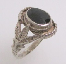 925 STERLING SILVER OVAL BLACK ONYX LEAF DESIGN RING SIZE 6 - 3.4 G