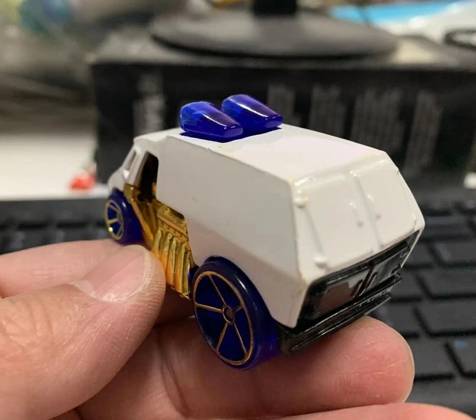 Hot Wheels Cool One 2004 Diecast Model Car New without Box White - Image 3 of 3