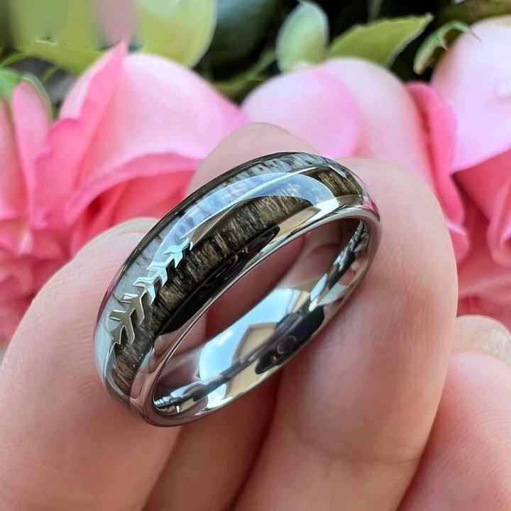 Banda de anillo de carburo de tungsteno con incrustaciones de madera de asta y cebra de 6 mm Arrow Dear Antler para hombres y mujeres Foto 2 de 4