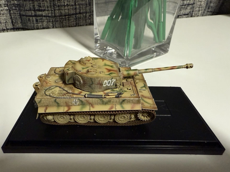 Dragon Armor 1/72 Michael Wittmann Tiger I Late Production w/Zimmerit Tank 60119 - Image 2 of 4