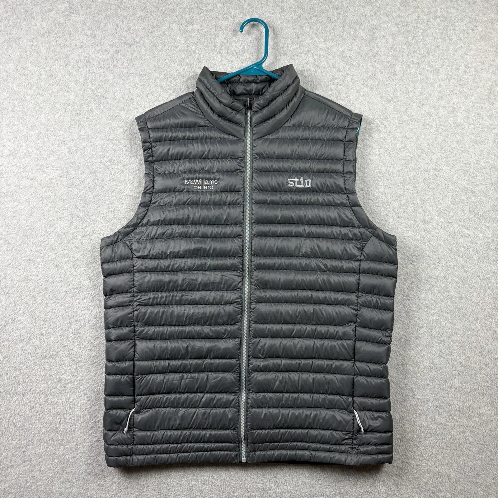 Stio Vest Mens Medium Gray Full Zip Goose Down Feather Lightweight Packable Logo