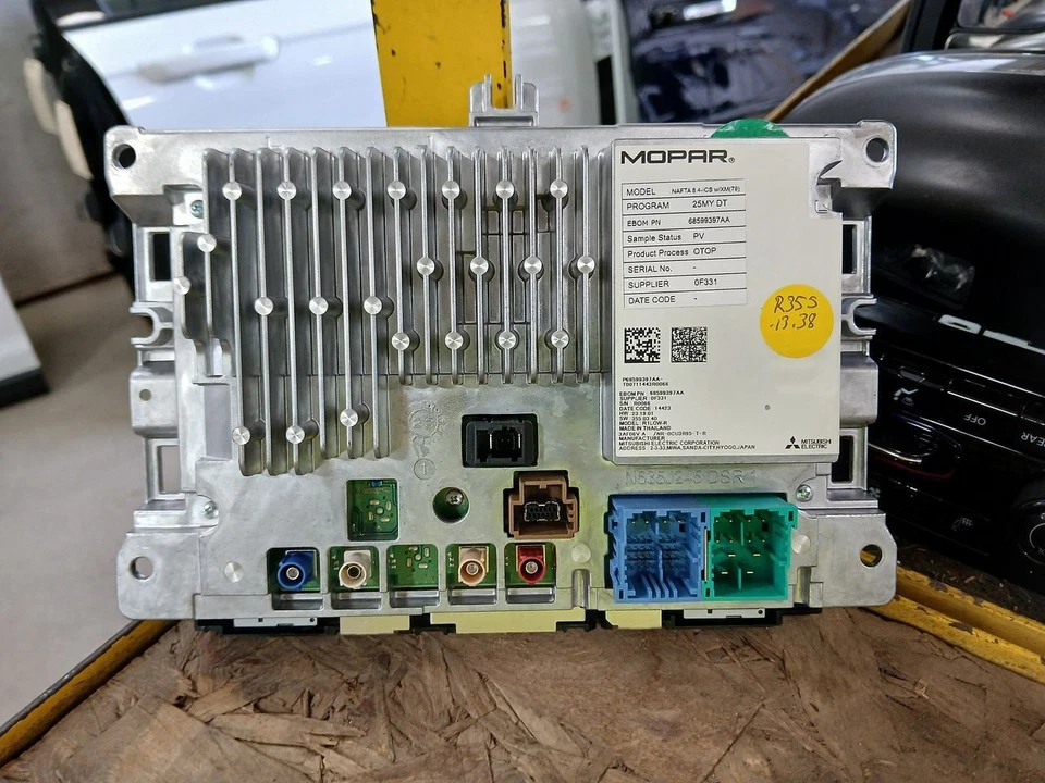 2025 Ram 1500 Radio Receiver Display Equipment 3072738 - Image 2 of 4