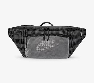 NIKE TECH HIP WAIST PACK TRAVEL BELT GÜRTELTASCHE FESTIVAL URLAUB CV1411-011 10L