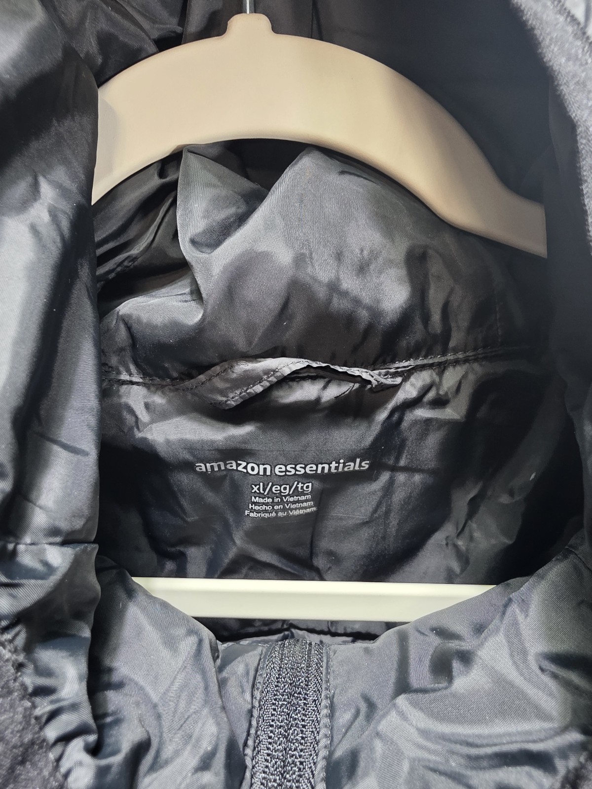 Amazon Essentials Men's Packable Lightweight Wate… - image 3