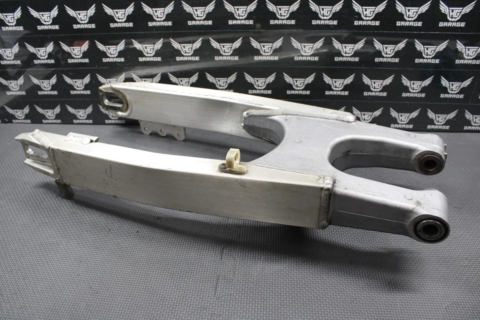 Suzuki RM125 RM250 1998 modelo con suspensión basculante basculante OEM 61000-37E00 Foto 2 de 4