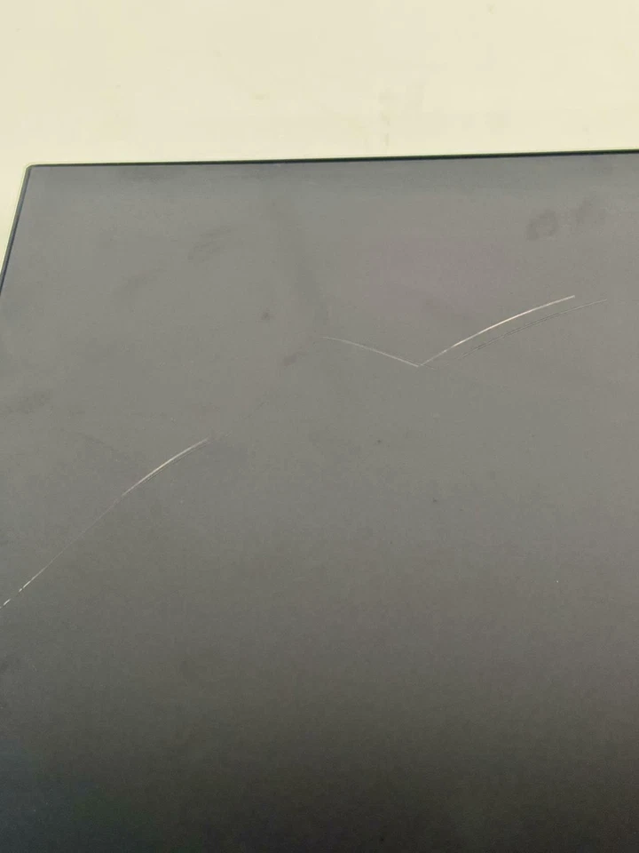 LG UltraGear QHD 27-Inch Gaming Monitor 27GL83A-B (DAMAGED SCREEN) - Image 3 of 4