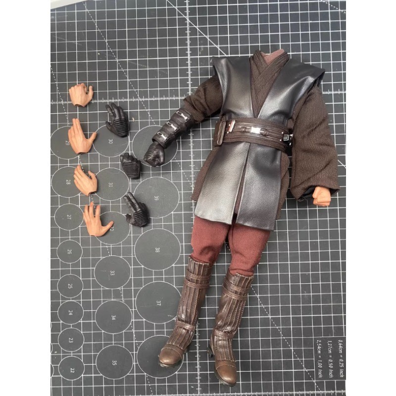 Hot Toys 1/6 Anakin Skywalker Body with Replace Hand Action Figure Accessories