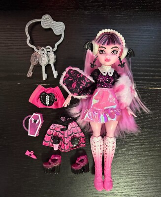 Monster High G3 Fearidescent Skulltimate Secrets Draculuara Doll