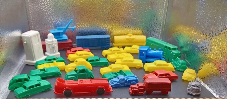 Lot Of 32 Molded Plastic Cars Train Plymouth Corvette Nash Rolls Royce Mercury - Image 2 of 4