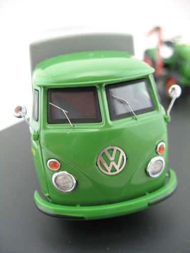 Schuco Model Tractor 02594: VW Fendt Canvas Wagon T1 with Fendt Tractor, MIB - Picture 13 of 24