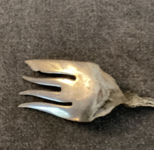 Vintage 1847 Rogers Brothers Triple XS, Plated Cold Meat Fork, Rose Pattern - Picture 4 of 8