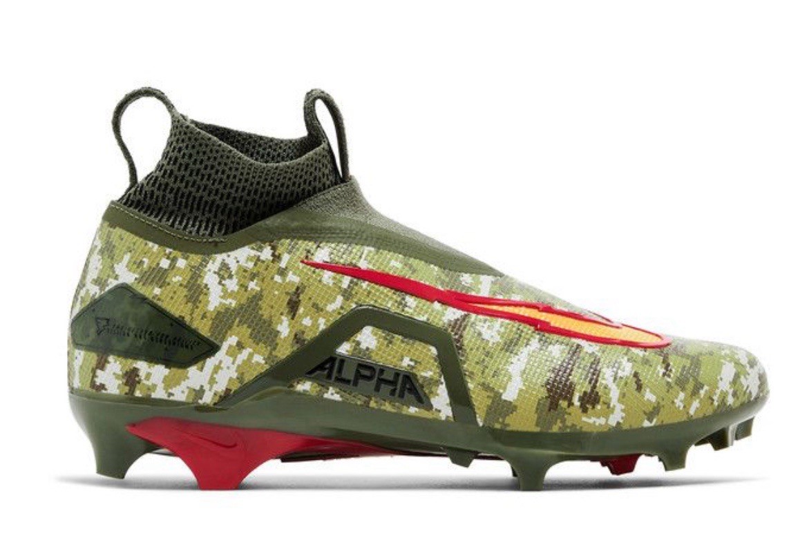 スパイク NIKE ALPHA MENACE ELITE 3 \"Travis Kelce\" Nike Travis Kelce Alpha Menace Elite 3 TK Football Cleats