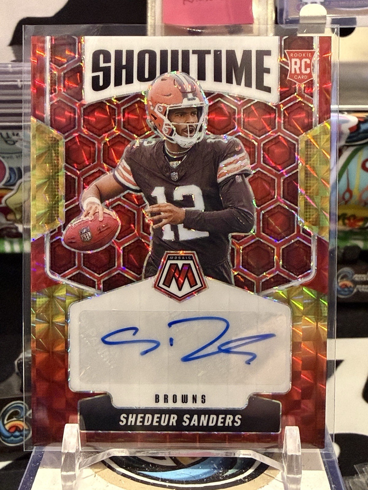 Shedeur Sanders 2025 Mosaic Showtime CHOICE FUSION RED & YELLOW Auto RC #SSA TZ
