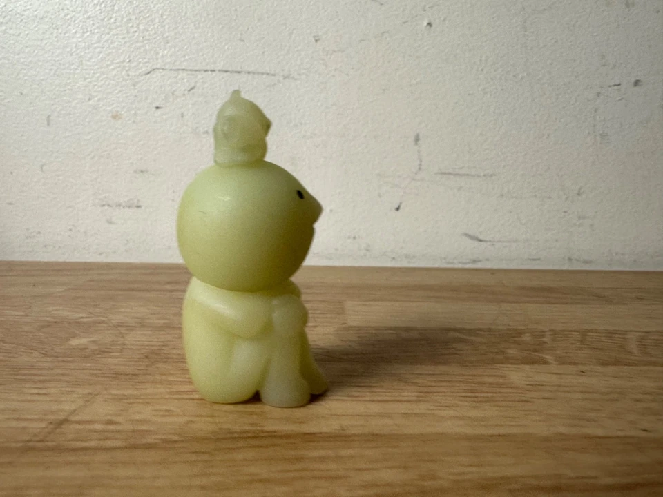 SMISKI LIVING SERIES - DAYDREAMING W/ CAT - GLOW IN THE DARK FIGURE AUTHENTIC - Image 4 of 4