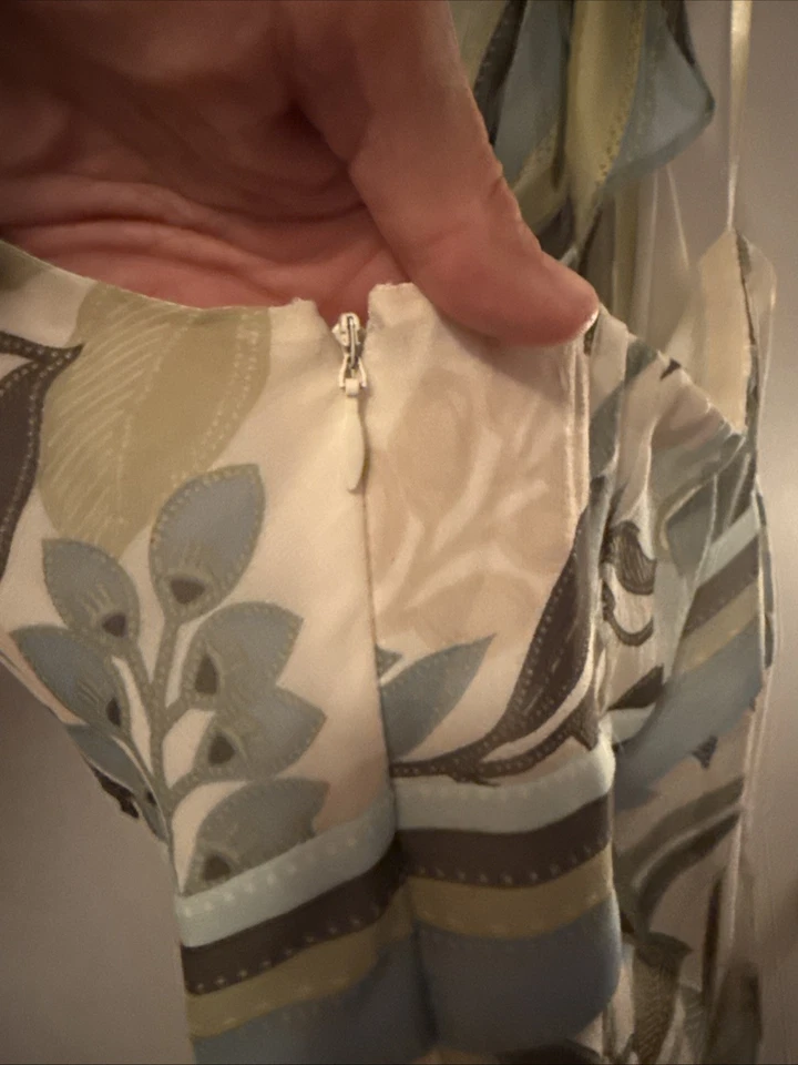 Halter de verano Ann Taylor talla dos. Forrado con cremallera lateral Foto 4 de 4