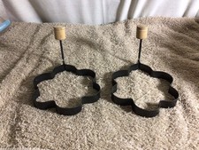 Vtg Set of 2 Metal FLOWER Shaped Egg/Pancake Mold pre-owned