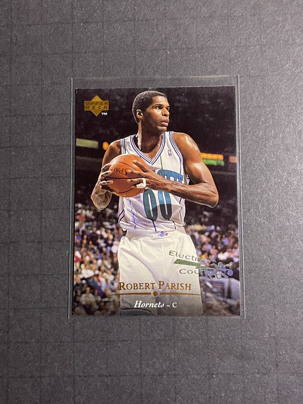 1995-96 Upper Deck  Robert Parish Electric Court Parallel Card #12 - Hornets
