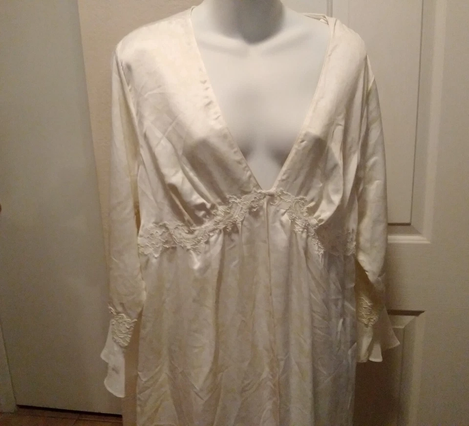 NUEVO CON ETIQUETAS Cabernet Marfil Crema Sedoso Peignoir Bata Encaje Borde Novia Talla PXL Foto 2 de 4