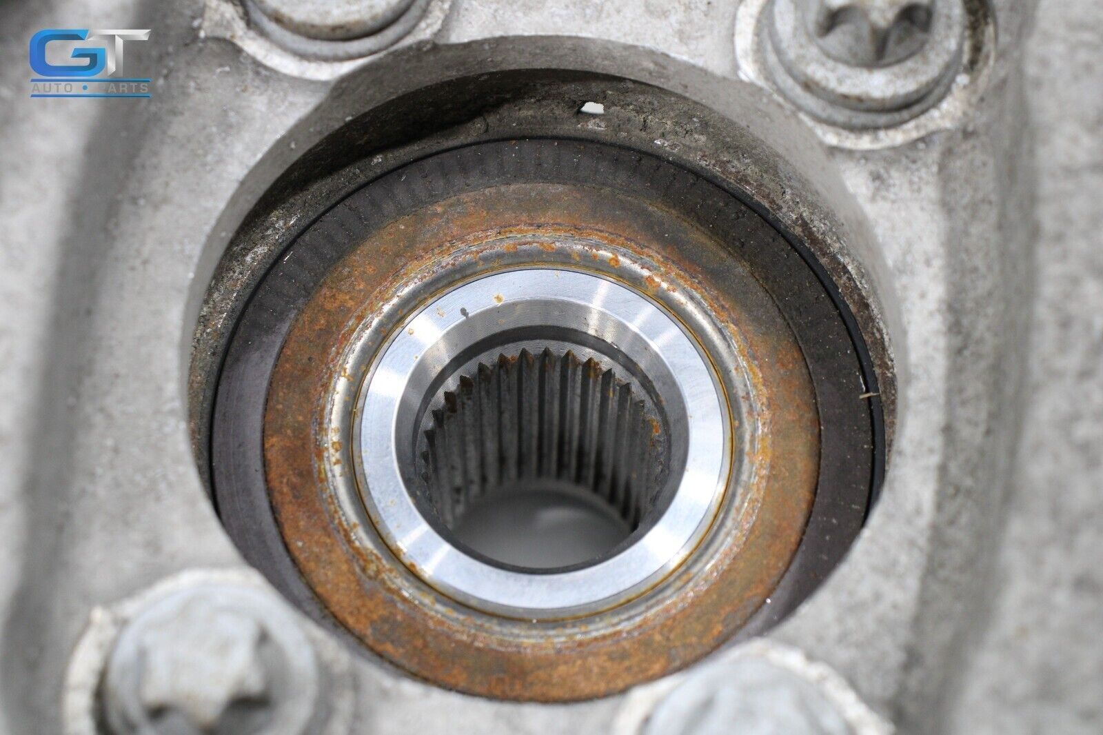 2017 - 2020 MASERATI LEVANTE REAR RIGHT PASSENGER SIDE SPINDLE KNUCKLE HUB OEM