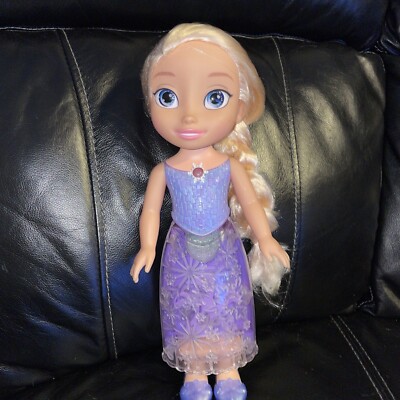 Disney s Elsa Frozen Northern Lights up Sings Talks Doll Jakks Pacific
