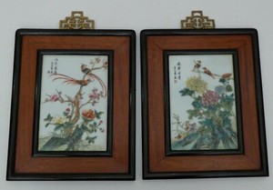 PAIR PORCELAIN PLAQUES CHINESE ANTIQUE FAMILLE ROSE FRAMED ROSE WOOD REPUBLIC