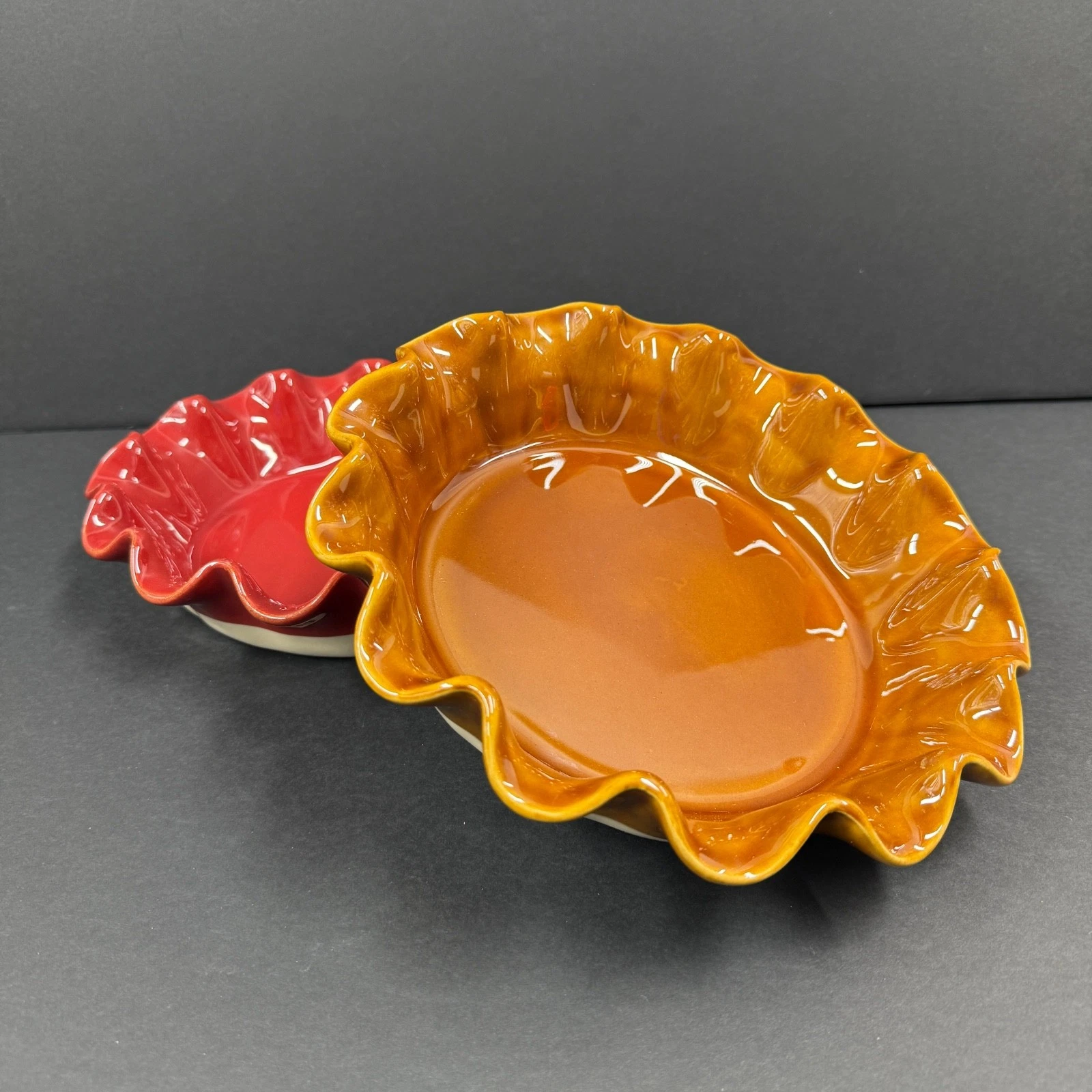 Emile Henry 1-Red 1-Gold Ceramic 10" Pie Plate Baker SET Scalloped Edge France
Opens in a new window