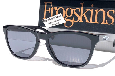 NEW Oakley Frogskins Sonnenbrille Schwarz Glänzend Rahmen Grau Linse 24-306