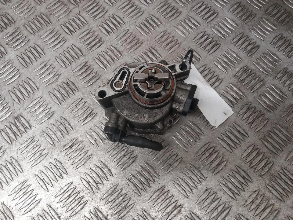 Ford Focus Mk3 Brake Vacuum Pump 1.6L Diesel 9804021880 2011 12 13 14 - Image 3 of 4