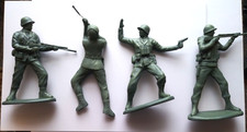 1960'S LOUIS MARX WW2 WORLD WAR 2 GREEN AMERICAN USA SET OF 4 SOLDIERS 7 INCHES.