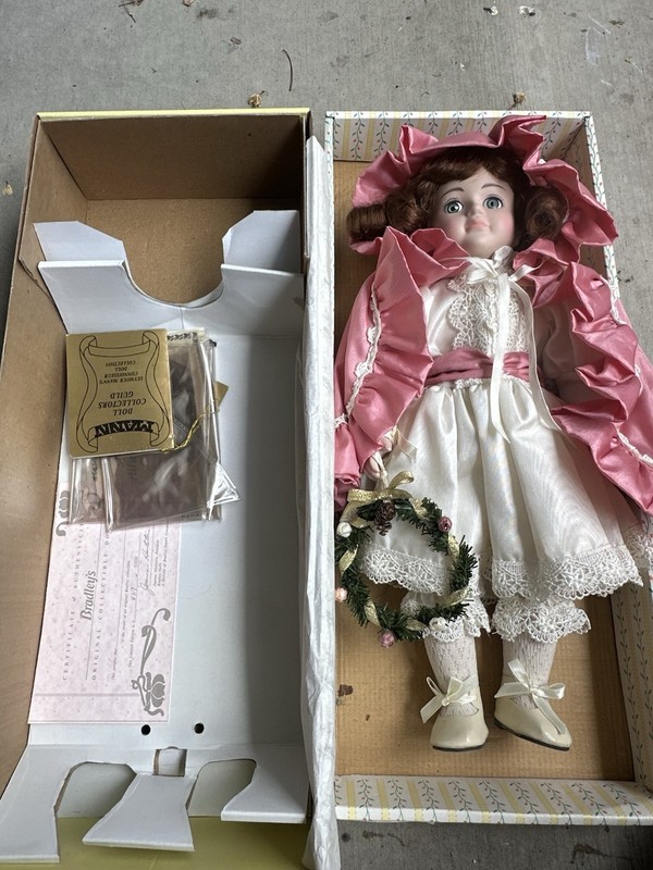 Seymour Mann Merri Porcelain Doll Limited Edition Bradleys Box Pink dress Bonnet