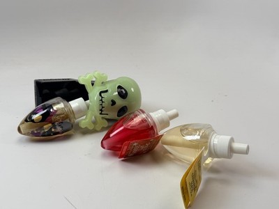 Lot Bath Body Works Glow in Dark Skull Crossbones Wallflower Plug In Halloween