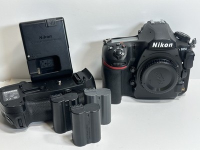 Nikon D850 Full-Frame FX-Format Digital SLR Camera W
