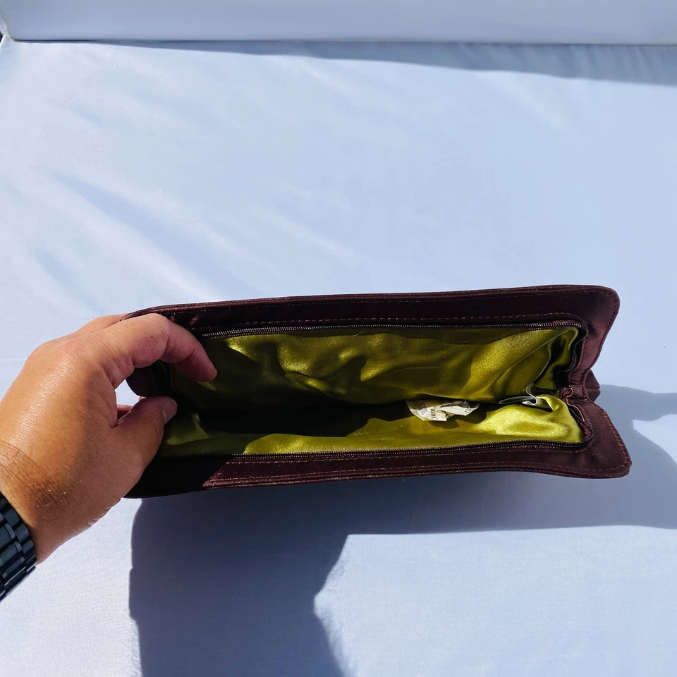 复古棕色花卉刺绣手拿包缎面风格晚装包拉链 — 第 3/4 张图片