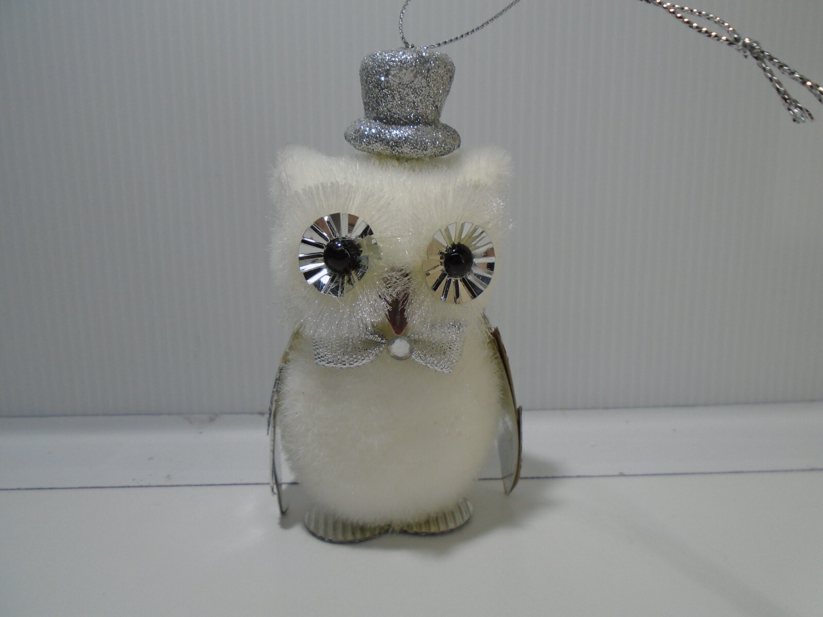 STYROFOAM WHITE WINTER OWL IN SILVER TOP HAT 4.5" ORNAMENT UNRANDED (CB3262)