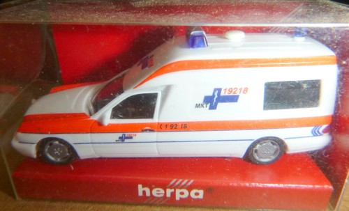HO 1/87 HERPA MERCEDES BENZ MB E-200 BINZ VAN. AMBULANCIA 43984 McM | Zustand: New