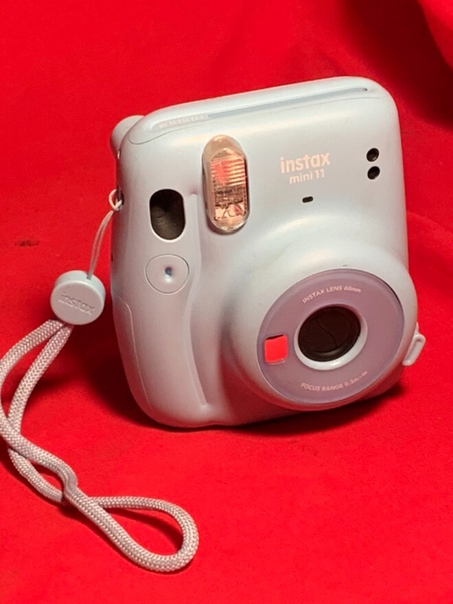Fujifilm Instax Mini 11 Instant Camera in Sky Blue – Compact & Easy to Use-image