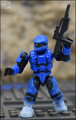 HALO MEGA BLOKS UNSC BLUE SPARTAN SCOUT FIGURE 97068 VS: SNOWBOUND