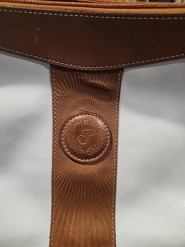 Bolso de Hombro Perlina Sirio Blanco Con Borde Marrón, 10" W X 10" TX 5-1/2" Profundidad. Foto 2 de 4