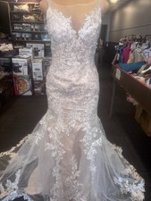 roberline White Lace Beaded V-Neck Mermaid & Trumpet Tulle Train Dress