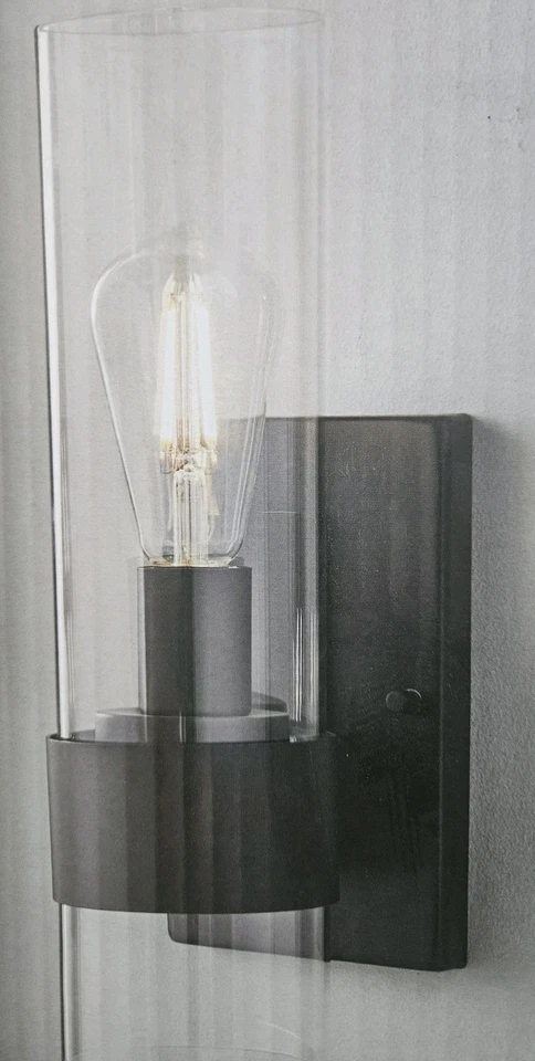 Hampton Bay Denbeck 4,5 дюйма W матовый черный бра 1 лампа прозрачное стекло упаковка 2 шт. - Изображение 2 из 3