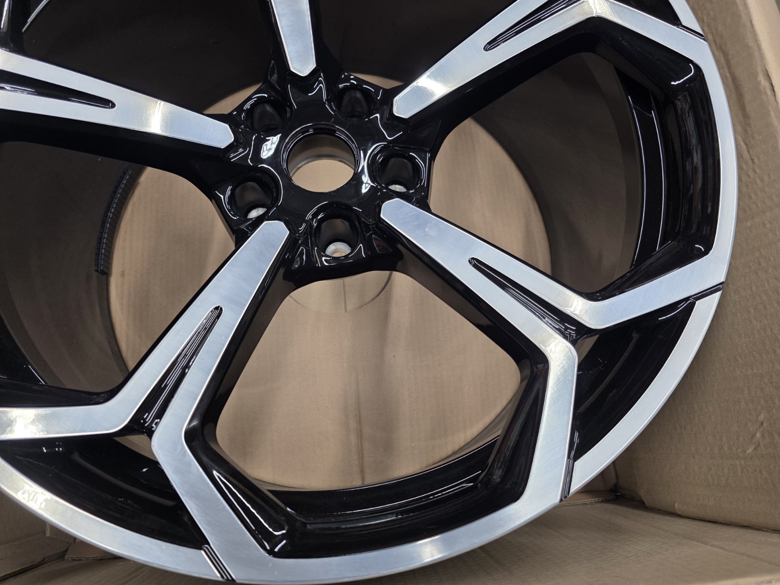 LAMBORGHINI URUS 22" REAR WHEEL RIM OEM 4ML601025Q 11.5x22