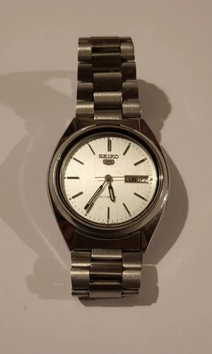 Vintage working Seiko 5 Automatic 7009 3040F 37mm silver date indicator watch