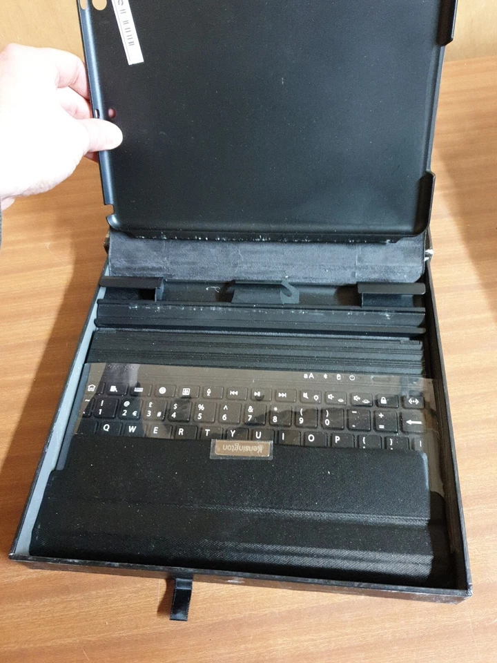 Kensington KeyFolio Exact Plus To Fit iPad Air Backlit Illuminated Bluetooth - Image 3 of 3