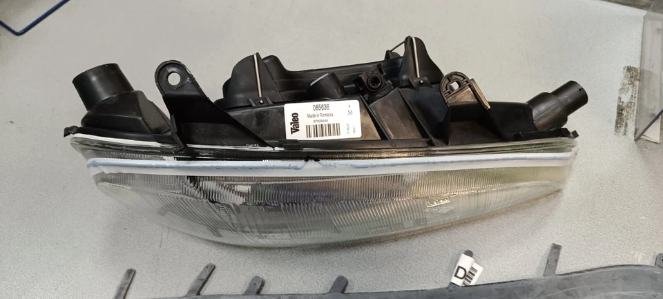 Faro proiettore dx Opel Tigra dal 94 Valeo 085635 - Immagine 4 di 4