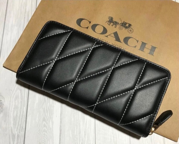 COACH Black Pillow Quilting Long Wallet Round Zip Rare New