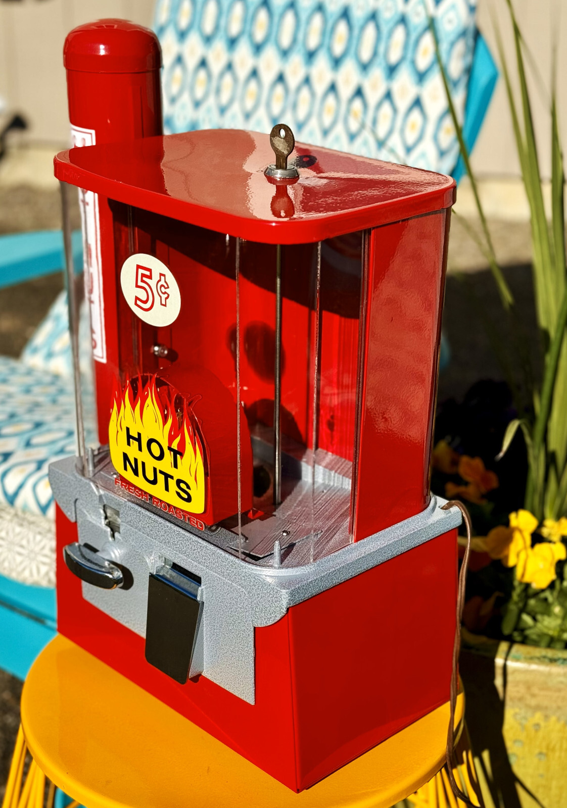 NICE 1940's Coast Mfg. 5 Cent Hot Nuts Peanut Vending Machine w/ Cup