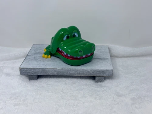 2010 CROCODILE DENTIST 6" Game by Winning Moves Games