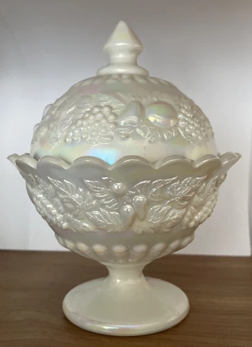 VTG Westmoreland Della Robbia Mother of Pearl Candy Dish with Lid