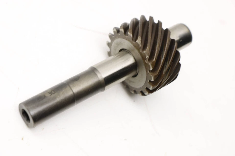 2005-2009 AUDI A3 QUATTRO - Engine OIL PUMP Shaft W/ GEAR 021115116A - Image 2 of 4