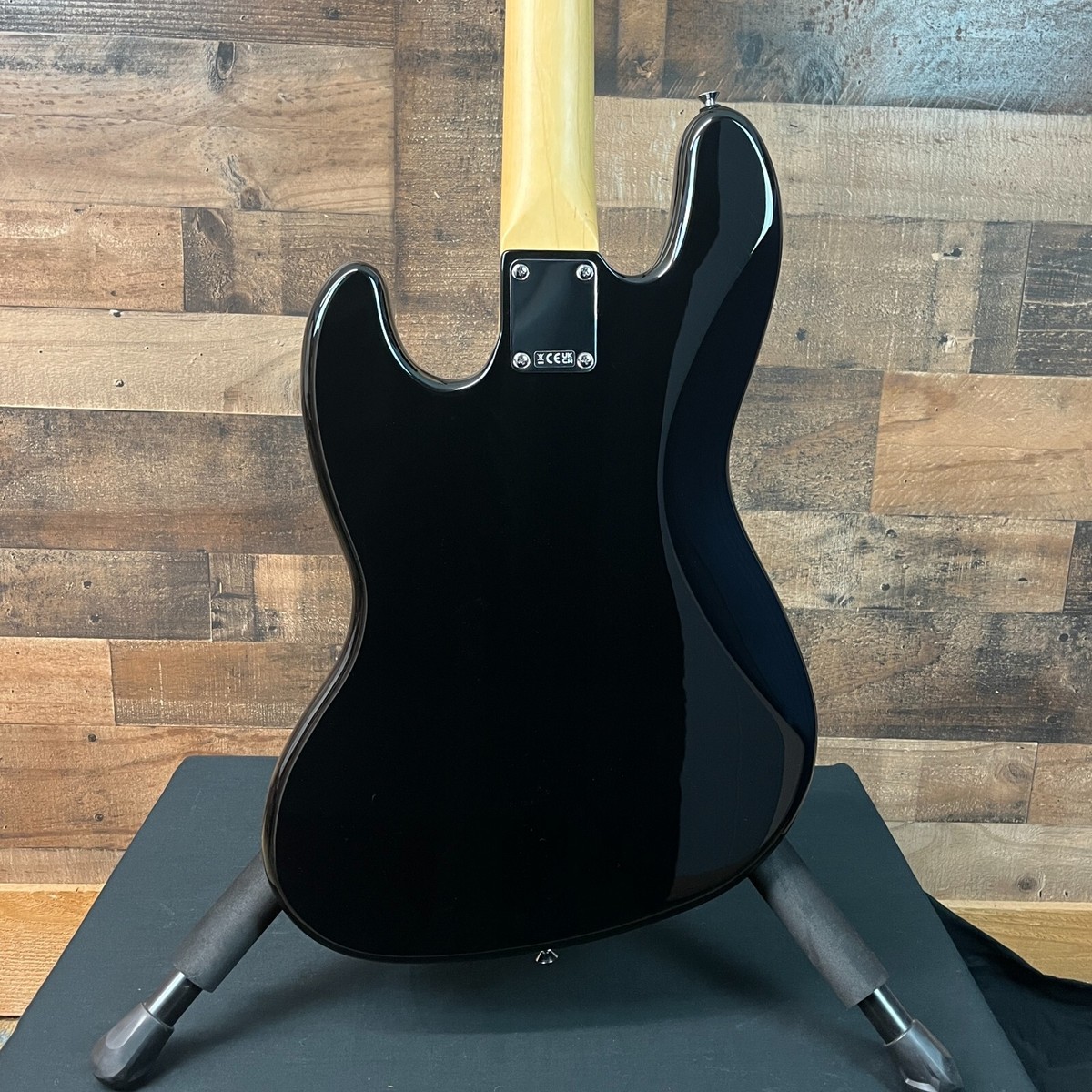 Fender Standard Jazz Bass, Black, Maple Fingerboard, Free